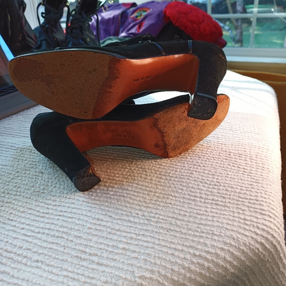 Salvatore  Ferragamo black suede heels size 8B - Picture 8 of 14